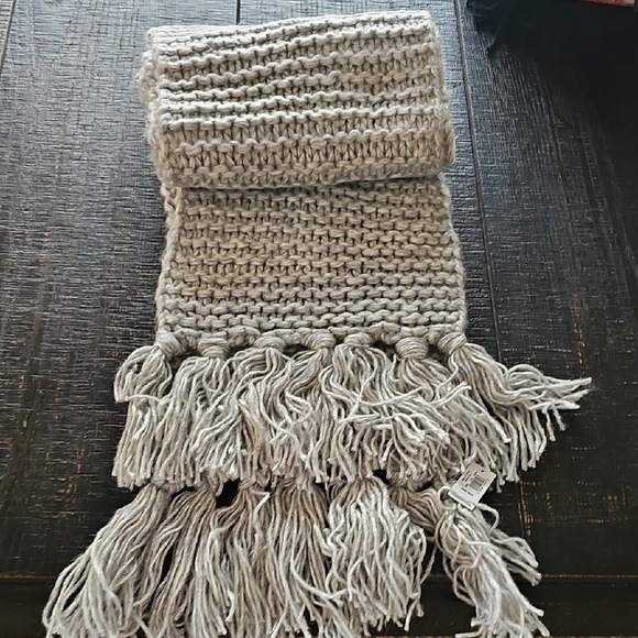 Forever 21 Old Navy Gray and Navy Blue NWT Scarf Bundle with Fringe Hem - Picture 6 of 8